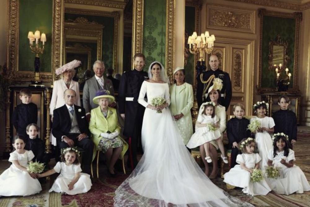 KRALJEVSKE SLIKE IZ BAJKE:  Prve zvanične fotografije vojvode i vojvotkinje od Saseksa posle venčanja (FOTO)