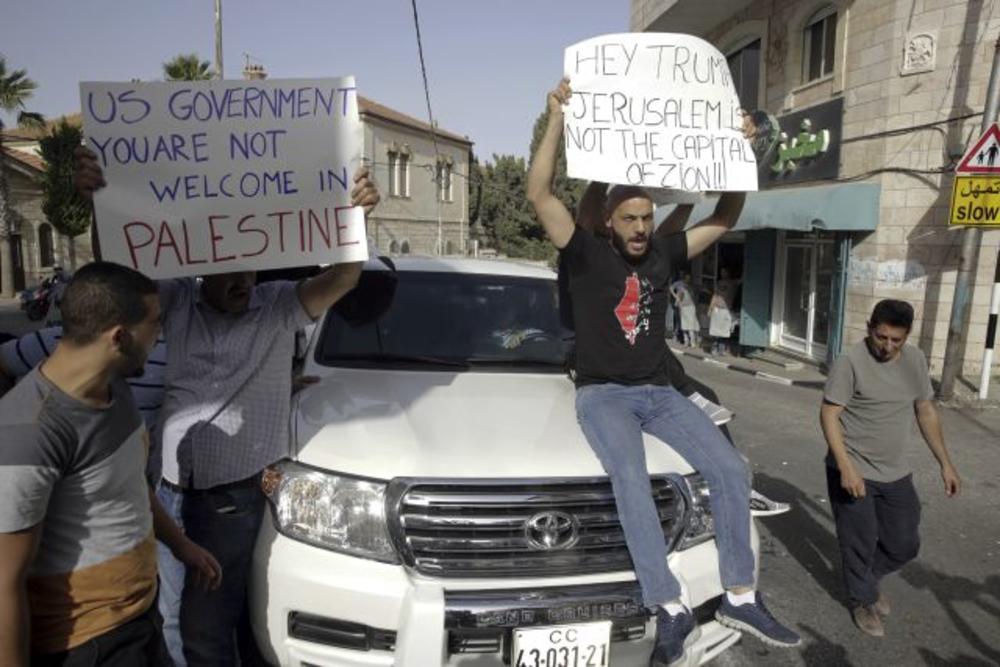 Palestinci napali vozilo Konzulata SAD u Jerusalimu