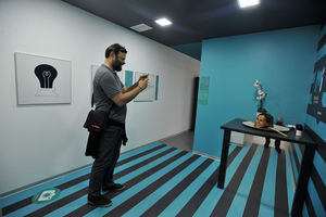 ŽELITE DA VISITE S PLAFONA, PROŠETATE OBRNUTOM SOBOM? Otvoren Muzej iluzija u Beogradu (FOTO)