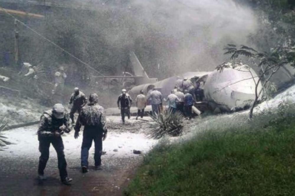 DRAMA U HONDURASU: 9 osoba povređeno u avionskoj nesreći! (VIDEO)