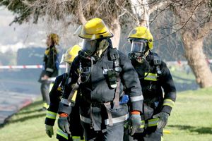 ZAPALILO SE VOZILO NA NOVOM BEOGRADU: Čulo se više manjih eksplozija, vatrogasci rešili požar