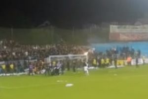 CRNO-BELA ŽURKA U SURDULICI: Ovako su fudbaleri i navijači Partizana slavili osvajanje Kupa (KURIR TV)