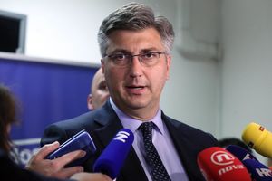 KO DA SE NIŠTA NIJE DESILO: Plenković na sednici vlade ladno nije ni spomenuo Aferu mejlovi