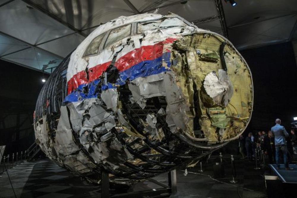 RUSIJA NEMA NIŠTA SA OBARANJEM MH17: Ministarstvo odbrane tvrdi da su raketu ispalili Ukrajinci!  (VIDEO)