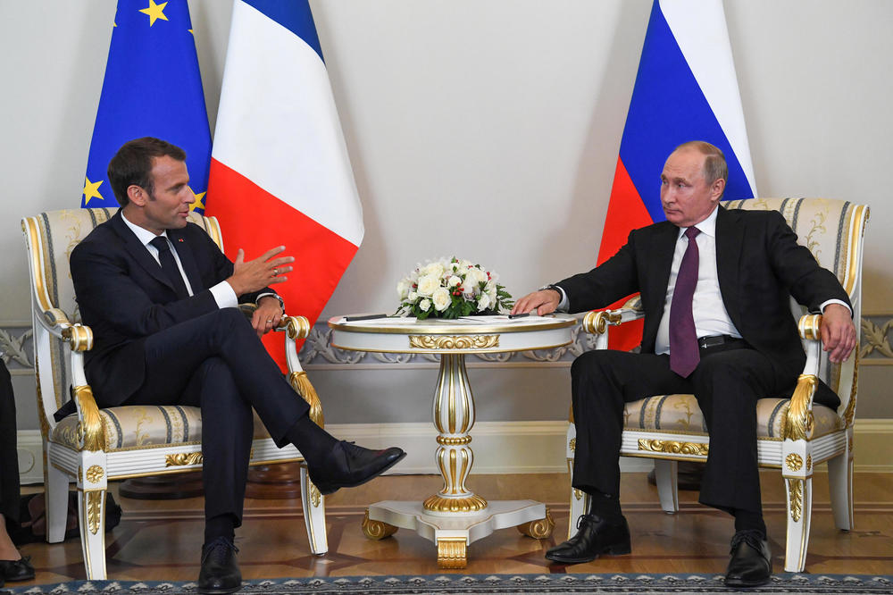 MAKRON POSLE SASTANKA SA PUTINOM: Francuska i Rusija mogu naći rešenja za sva pitanja (FOTO)
