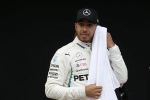 NAJBRŽI U KVALIFIKACIJAMA U SILVERSTONU: Hamiltonu 50. pol-pozicija u Mercedesu