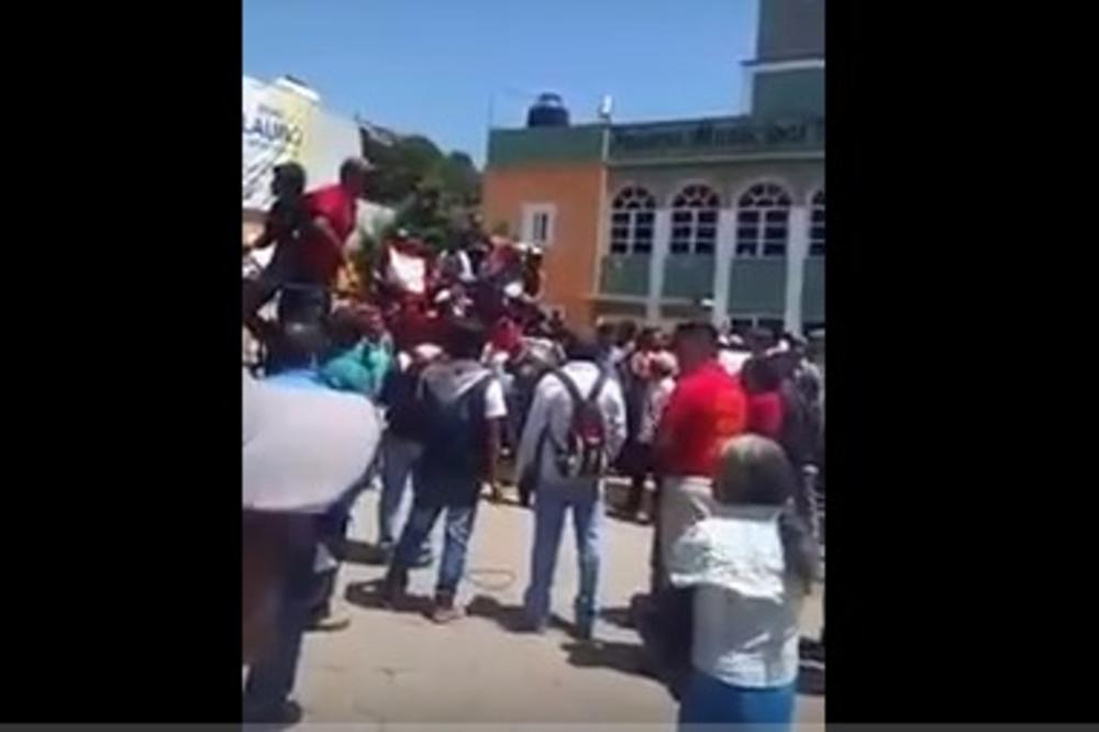 POBESNELA RULJA SE OBRAČUNALA SA GRADONAČELNIKOM: Meksikanci nisu želeli da trpe njegove laži, pa su uradili OVO (VIDEO)