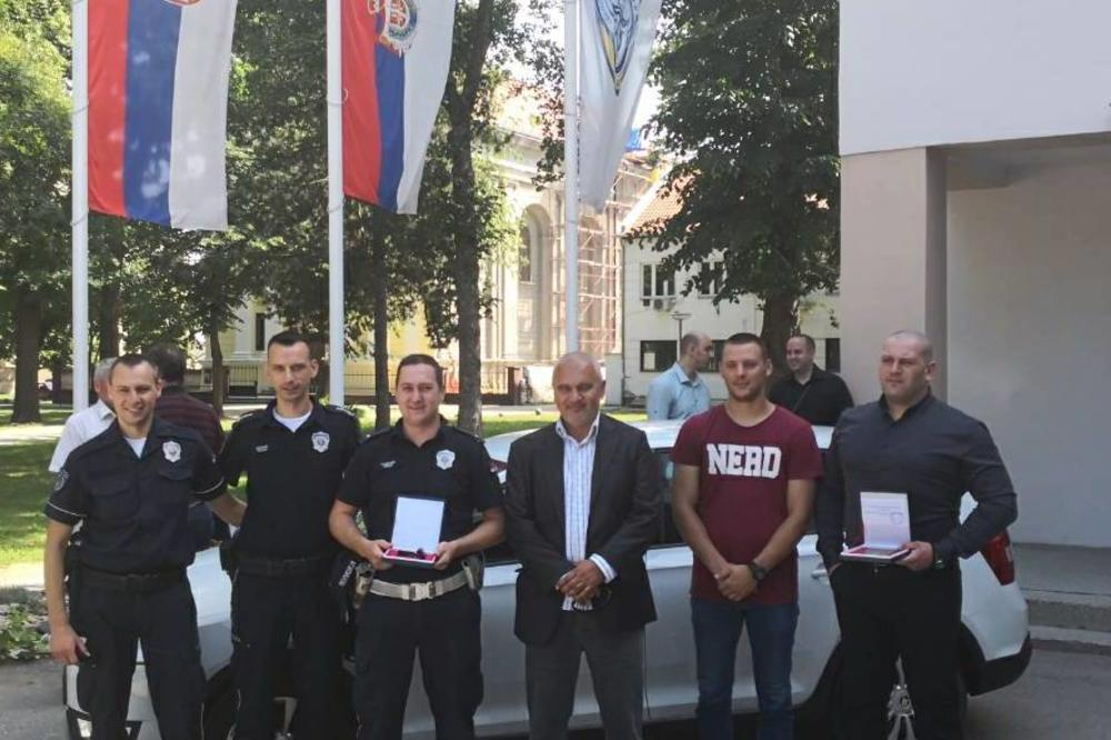 DAN POLICIJE U ŽABLJU: Lokalnoj stanici na poklon auto i nagrada inspektoru!