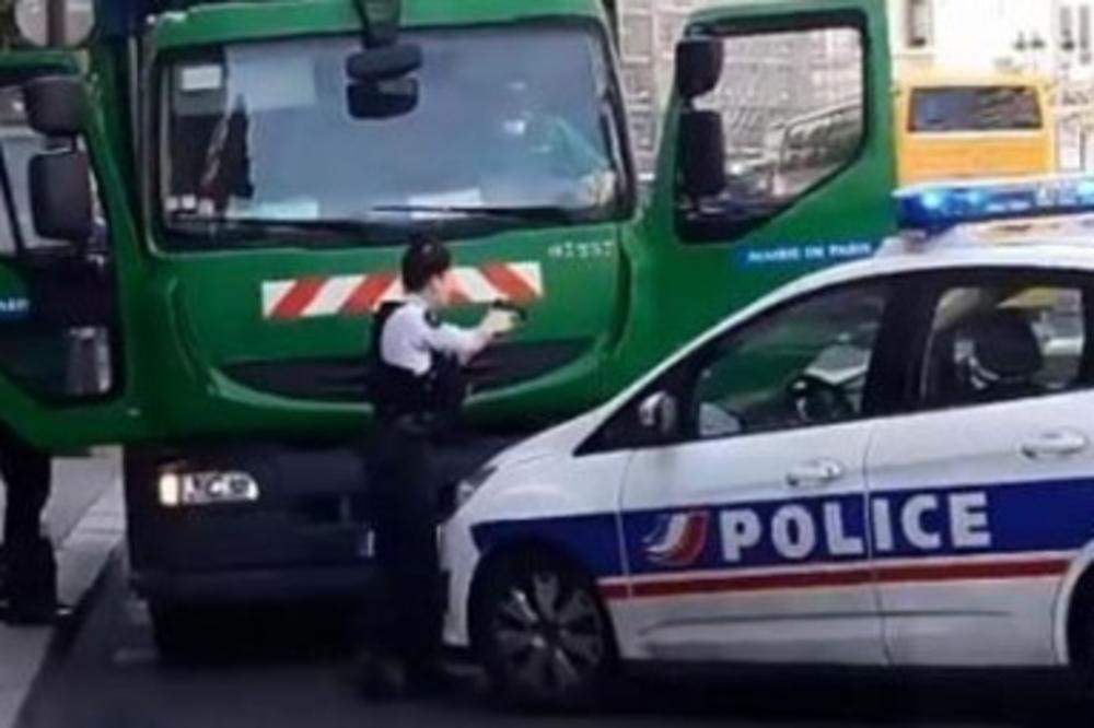 UHAPŠENI ĐUBRETARI KOJI SU KRENULI U NAPAD NA MAKRONA: Policija ih sprečila da iz kamiona istresu đubre ispred sedišta predsednikove stranke!