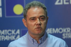 LUTOVAC PO ULASKU U TRKU ZA LIDERA DS: Nisam ni Vučićev, ni Đilasov kandidat