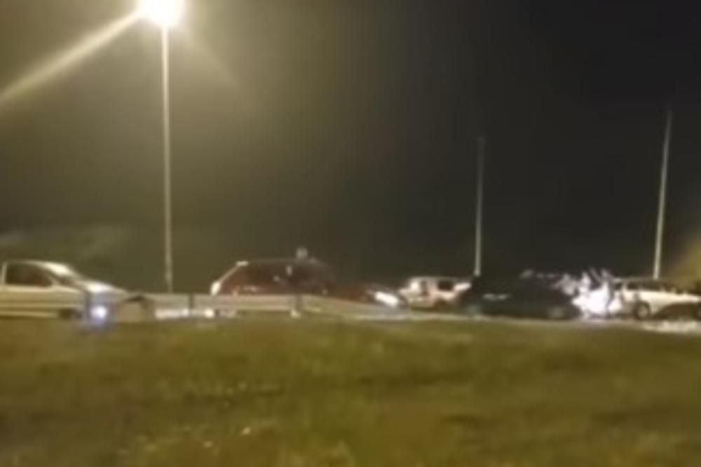 STRAVIČAN PRIZOR U NOVOM SADU: Pogledajte trenutak kada vozač automobilom uleće među ljude! (UZNEMIRUJUĆI VIDEO 18+)
