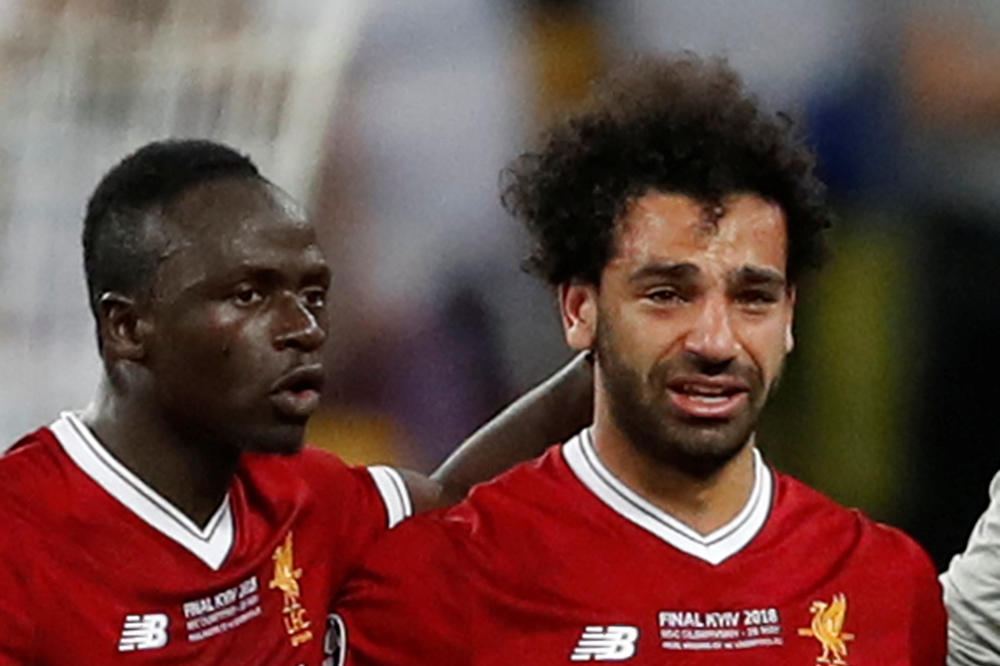 MOMENAT KOJI JE RASPLAKAO SVE KOJI NAVIJAJU ZA LIVERPUL: Pogledajte momenat kada se Salah povredio i plačući izašao iz igre (VIDEO)
