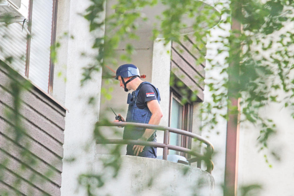Policajac na balkonu... Tatjana je odbijala da otvori vrata