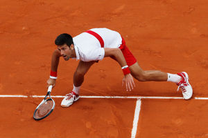 NOLE PODSETIO NA VREME KAD JE VLADAO SVETSKIM TENISOM: Pogledajte savršeni lob Đokovića protiv Dutra Silve (VIDEO)