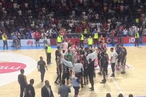 VEČITI RIVALI U KLINČU: Pogledajte koškanje košarkaša Crvene zvezde i Partizana posle derbija (KURIR TV)