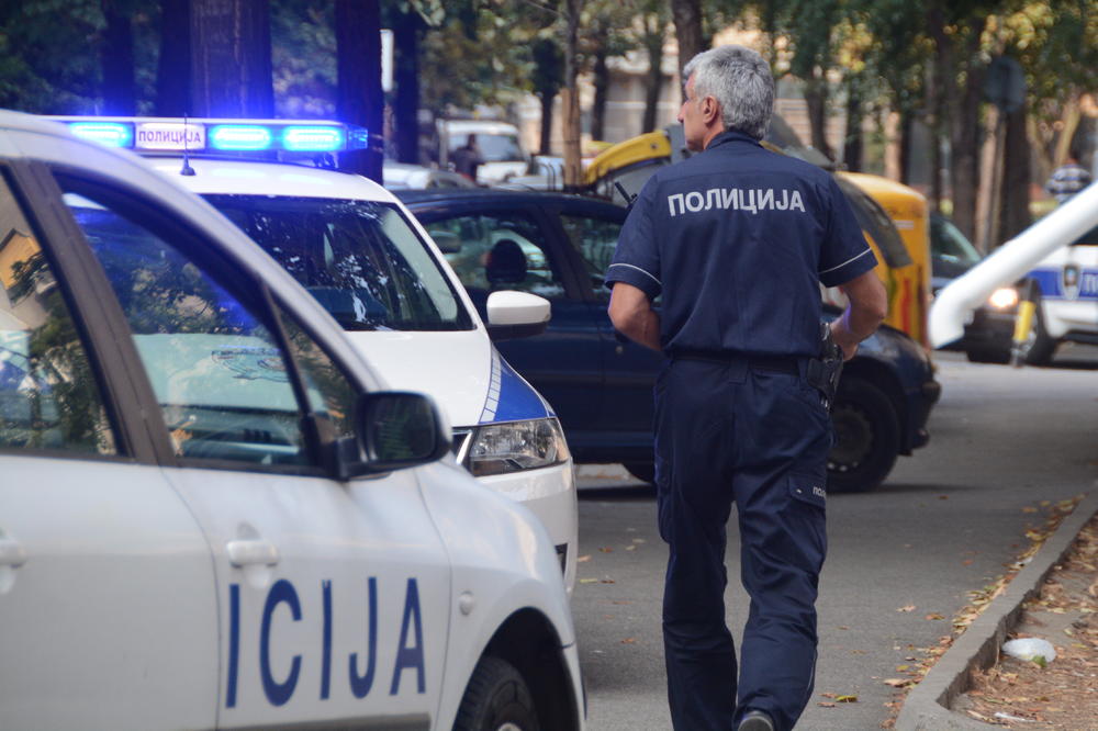 JEDNOM OD STAREŠINA POLICIJSKE STANICE U TUTINU ZAPALJEN PRIVATNI AUTO: Policija uhapsila osumnjičenog crnogorskog državljanina! ZA SAUČESNIKOM SE JOŠ TRAGA