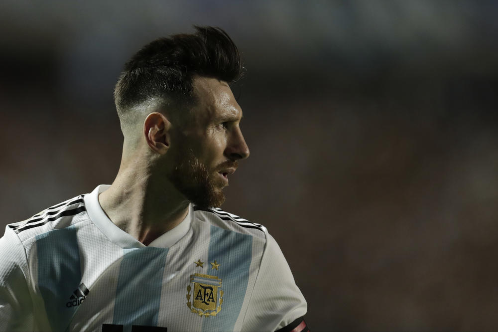 ČOKOLADNI MESI ZA ROĐENDAN: Evo šta je najbolji  fudbaler Argentine dobio za svoj 31. rođendan