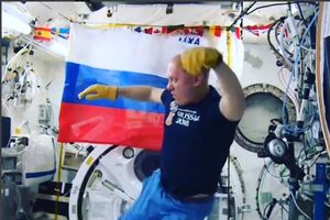 SPEKTAKULARAN SNIMAK: Rusi najavljuju Mundijal iz svemira! Kosmonauti igraju fudbal u bestežinskom stanju (VIDEO)