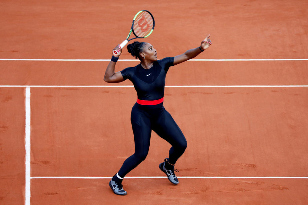 PREOKRET: Serena opet dominirala izgledom, ali se namučila da eliminiše Barti
