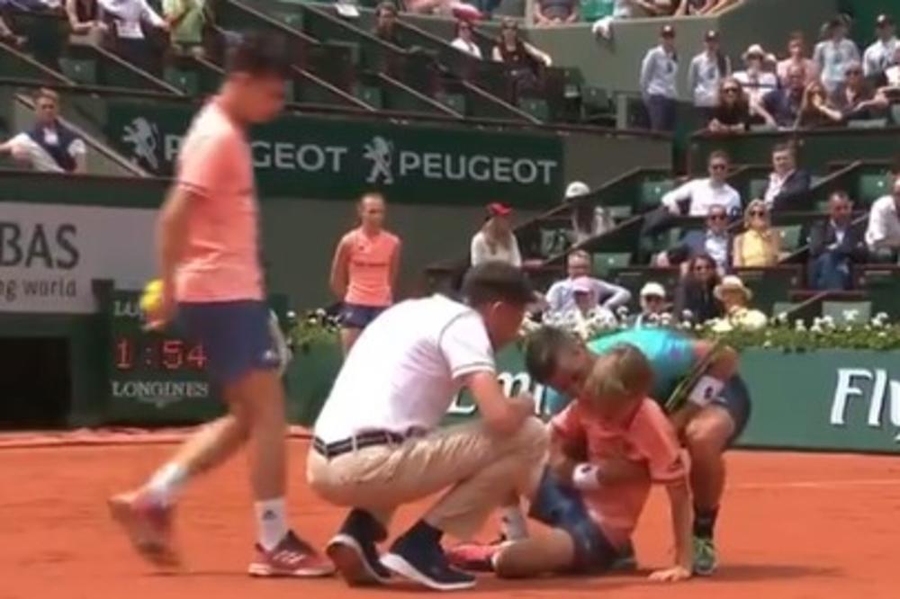 DŽUMHUR NOKAUTIRAO SKUPLJAČA LOPTICA: Bosanski teniser sravnio sa šljakom dečaka, publika na trenutak utihnula (VIDEO)
