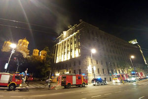 POŽAR U GLAVNOJ POŠTI U BEOGRADU: Vatrena stihija zahvatila zdanje u Takovskoj ulici! (KURIR TV)