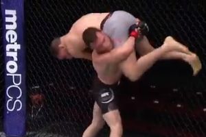 NAJBIZARNIJI PORAZ: Pogledajte kako je UFC borac nokautirao sam sebe! (VIDEO)