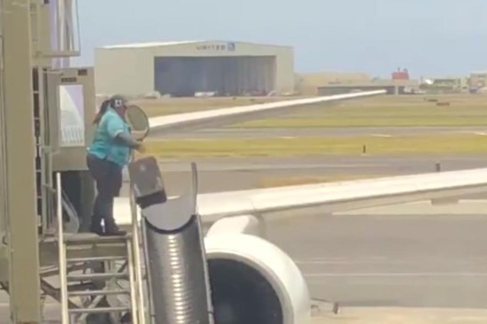 PLAĆATE IH DA ČUVAJU PRTLJAG, A ONI SE OVAKO PONAŠAJU: Putnica snimila zaposlenu na aerodromu, ono što radi sa koferima je UŽAS! (VIDEO)