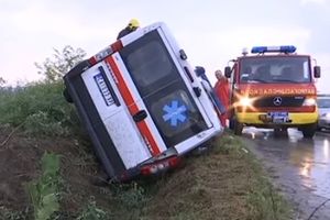 HAOS U VRANIĆIMA: Prevrnulo se vozilo Hitne pomoći, ŠEST OSOBA POVREĐENO (VIDEO)