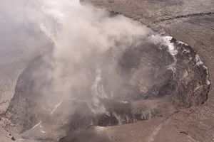 SNIMCI DRONOM POKAZUJU SAV PAKAO: Vulkanski krater na Havajima je veličine 90 FUDBALSKIH TERENA, a opasnost od erupcija još nije prošla (VIDEO)