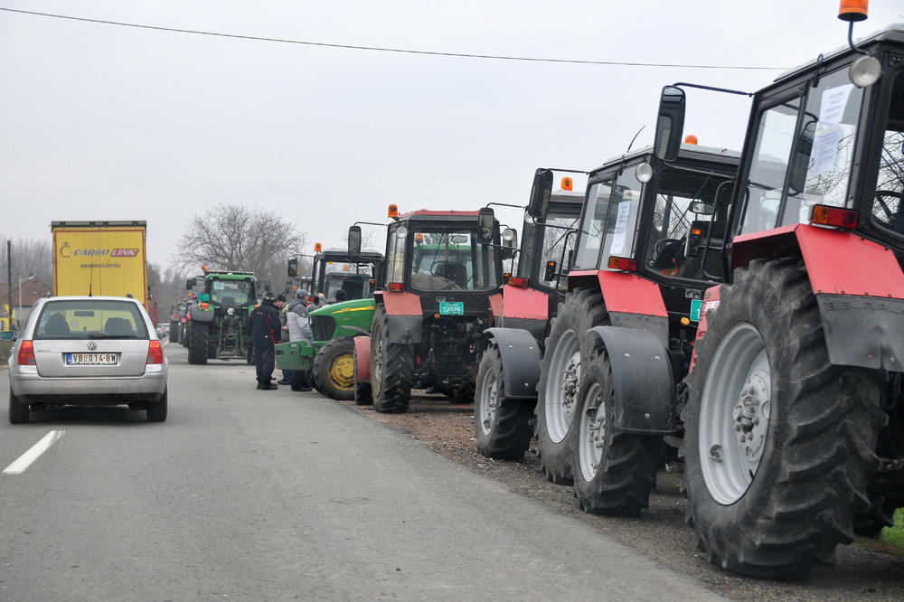 NOVI HAOS OD PONEDELJKA! Traktoristi najavili protest širom Srbije
