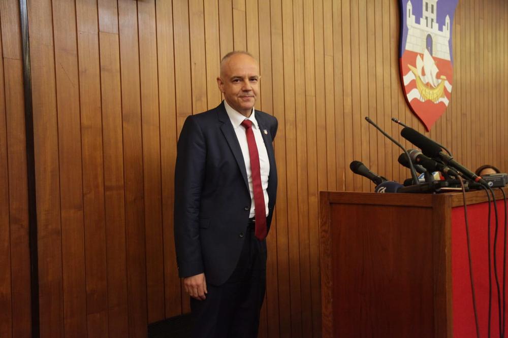 NAJRADOSNIJI HRIŠĆANSKI PRAZNIK DOČEKAJTE U MIRU U BLAGOSTANJU: Gradonačelnik Zoran Radojičić čestitao Božić