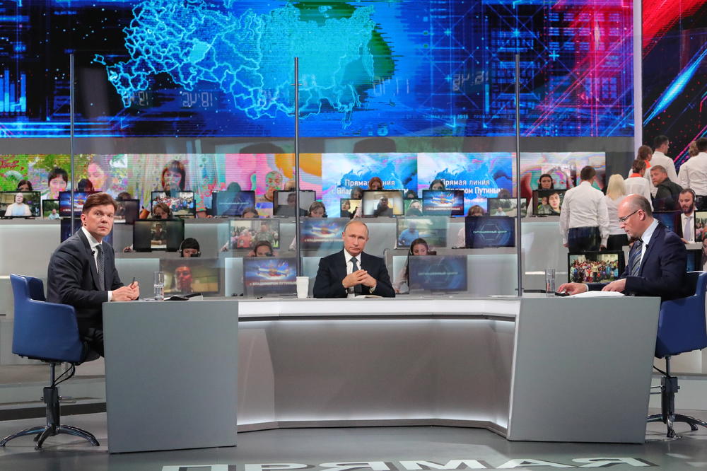 IPAK BEZ REKORDA: Putin za četiri sata i 20 minuta odgovorio na 79 pitanja (VIDEO)