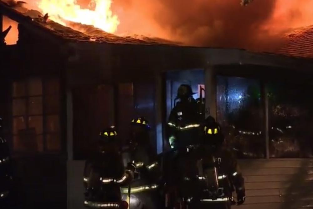 STRAVIČNA EKSPLOZIJA U TINEJDŽERSKOM KAMPU U NJUJORKU: 14 dece povređeno, vatrogasci gasili požar 40 minuta! (VIDEO)