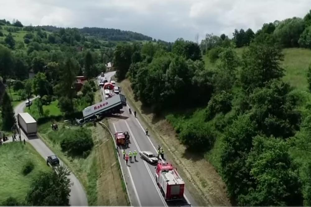 TEŽAK UDES U POLJSKOJ: 44 ljudi povređeno u sudaru školskog autobusa i kamiona (VIDEO)