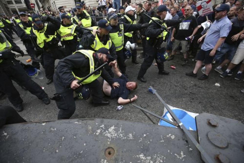 Protesti zbog hapšenja Tomija Robinsona