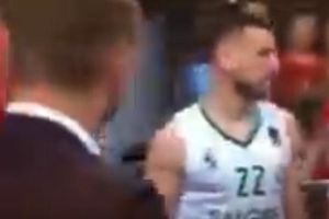 HULIGAN NAPAO VASU MICIĆA! Srpski košarkaš na udaru pomahnitalog navijača Ljetuvos Ritasa! Pogledajte šta mu je uradio! SKANDALOZNO! (VIDEO)