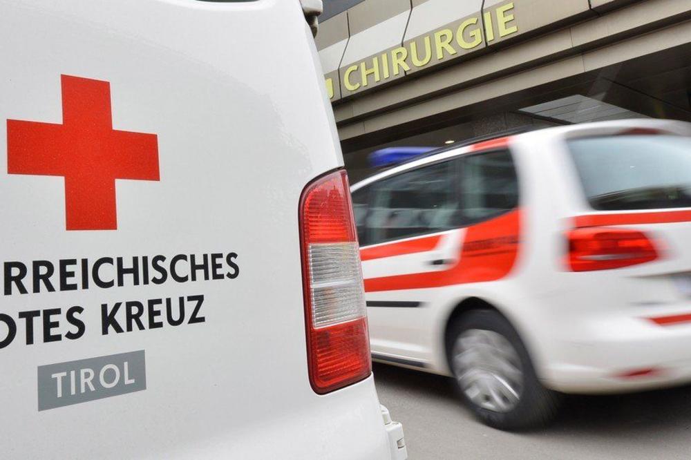 SAOBRAĆAJNA NESREĆA U AUSTRIJI: Autobus sleteo sa puta, povređena 24 putnika