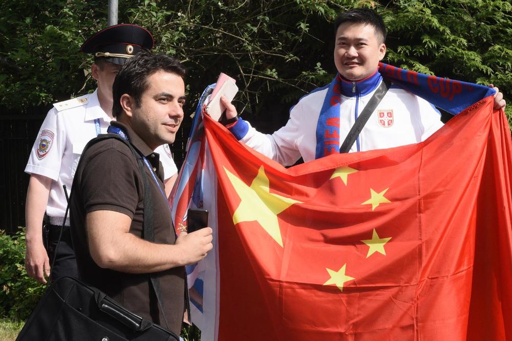 PEVAJ SRBIJO ZEMLJO JUNAKA! Kinez koji je zapevao na srpskom postao hit u Rusiji! Orila se i himna Srbije! (KURIR TV)