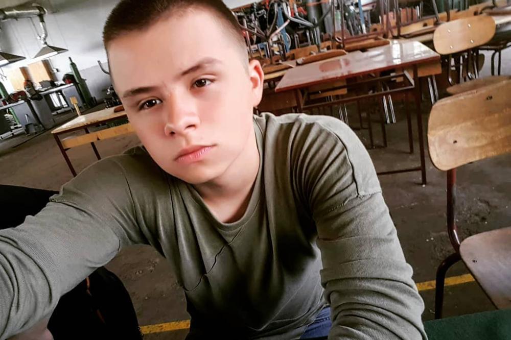 DA LI STE VIDELI OVOG DEČAKA IZ PANČEVA? Igor (16) poslednji put viđen na autobuskoj stanici (FOTO)