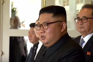 TRAMP ISKOMENTARISAO KIMOVU TEŽINU, A REAKCIJA JE HIT: Pogledajte neprocenjiv izraz lica lidera Severne Koreje! (VIDEO)