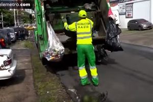 NAJTUŽNIJA I NAJHRABRIJA MUNDIJALSKA PRIČA: Radi kao čistač ulica da bi se prehranio, ustaje u 3 ujutru, a gledaćemo ga na Svetskom prvenstvu u Rusiji! (VIDEO)