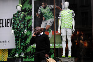 RUSI U ČUDU: Navijači Nigerije tražili da unesu KOKOŠKU na stadion!