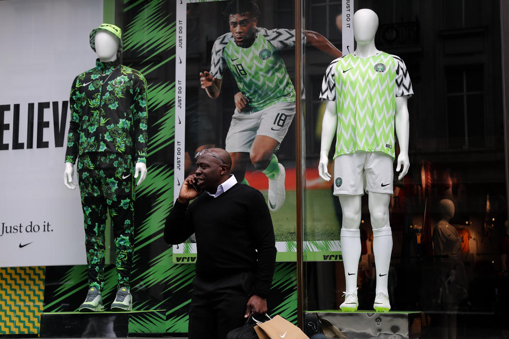RUSI U ČUDU: Navijači Nigerije tražili da unesu KOKOŠKU na stadion!