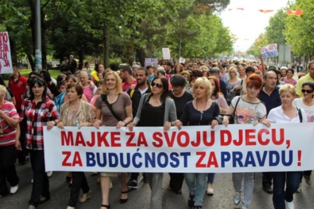 PROTEST CRNOGORSKIH MAJKI: Traže sastanak sa Đukanovićem