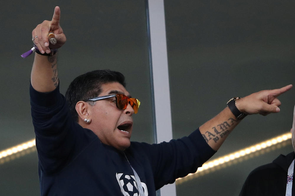 SLAVNI ARGENTINAC PRAVI ŠOU U MOSKVI: Maradona slavio gol bivšeg zeta koga ne podnosi (FOTO)
