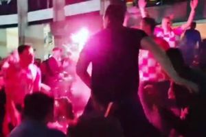 OKRŠAJ RUSA I HRVATA U KALINJINGRADU: Navijali zajedno, skandirali, PA NASTALA OPŠTA TUČA! Specijalci privodili navijače! (VIDEO)