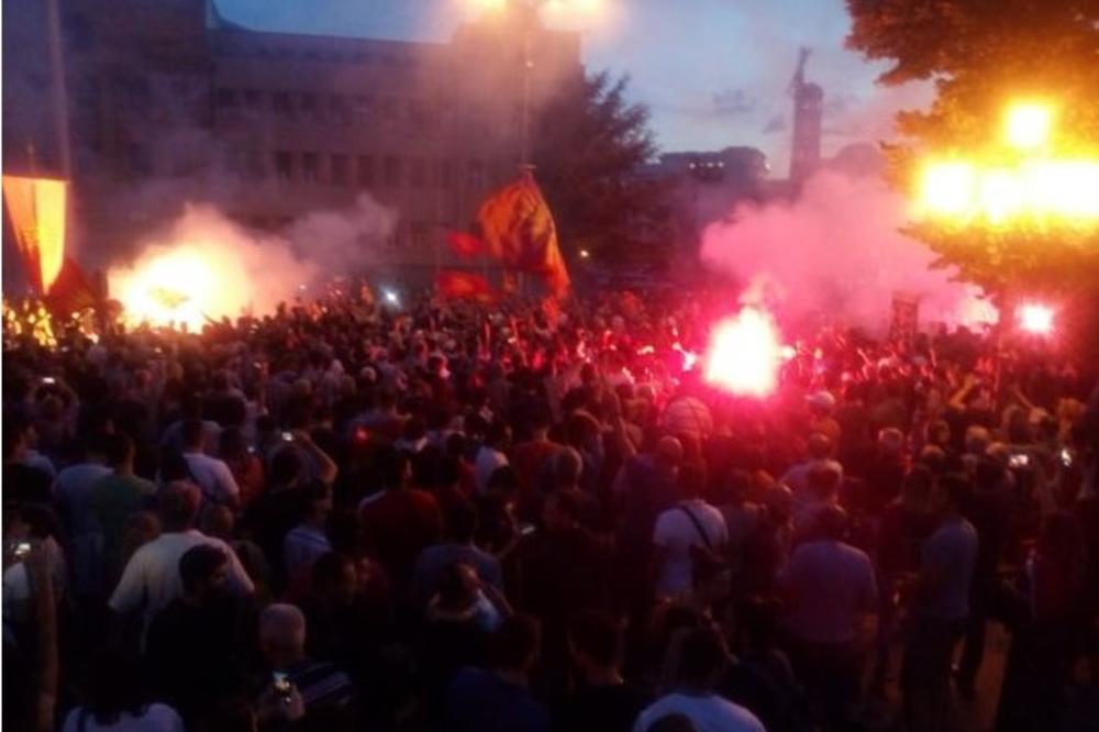 KRVAVO VEČE U SKOPLJU: Povređeno sedam policajaca,  privedeno 25 demonstranata!