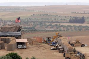 BOMBARDOVANI HOMS I DEJR EL ZOR: U napadu američke koalicije poginuo sirijski vojnik