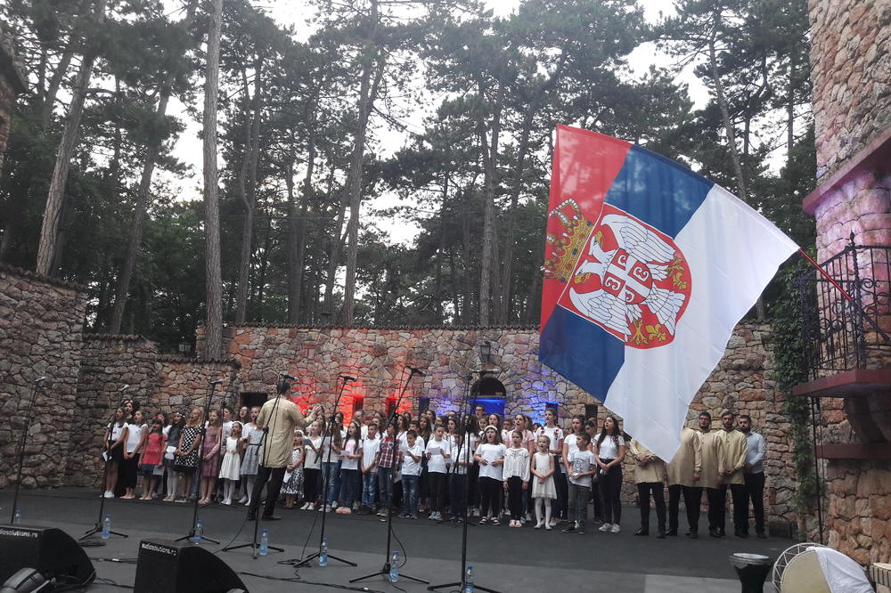 DUH STARIH VREMENA: Grupa Srbski pravoslavni pojci otvorili kulturnu sezonu na Paliću
