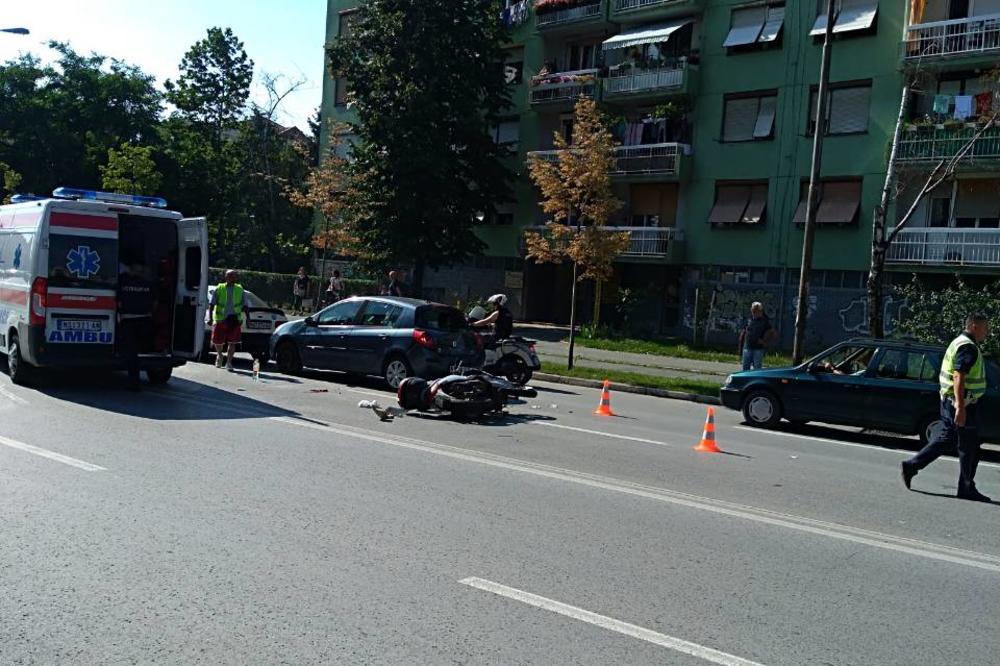 SAOBRAĆAJKA U NOVOM SADU:  Motociklista povređen kada se zakucao u auto